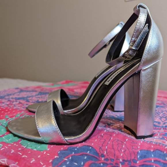Steve Madden Carson Silver Leather Heel - Picture 7 of 8